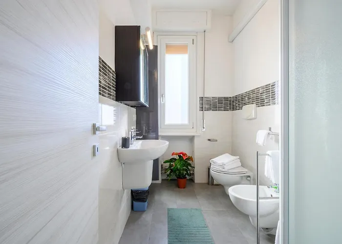 Apartamento Guesthost - Station & Center Parma