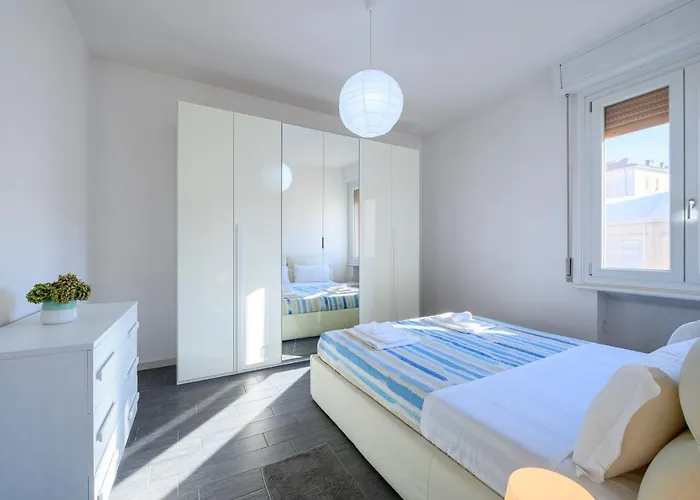 Guesthost - Station & Center Apartamento Parma