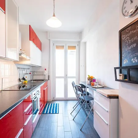 Guesthost - Station & Center * Parma